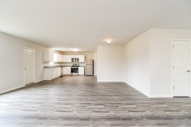 Building Photo - 4043 Lake Russell Dr
