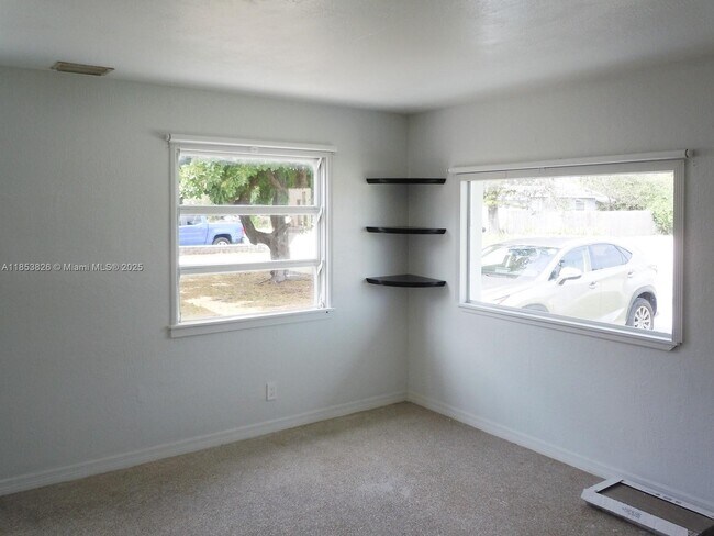 Foto del edificio - 2124 Taylor St