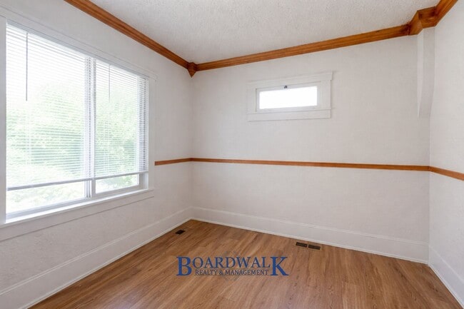 Building Photo - Beautiful 4 Bed 2 Bath SLC home!