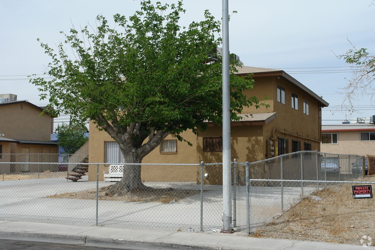 Building Photo - Paradise South