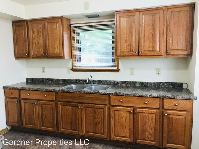 Building Photo - 2 br, 1.5 bath House - 5809 N 34th Street