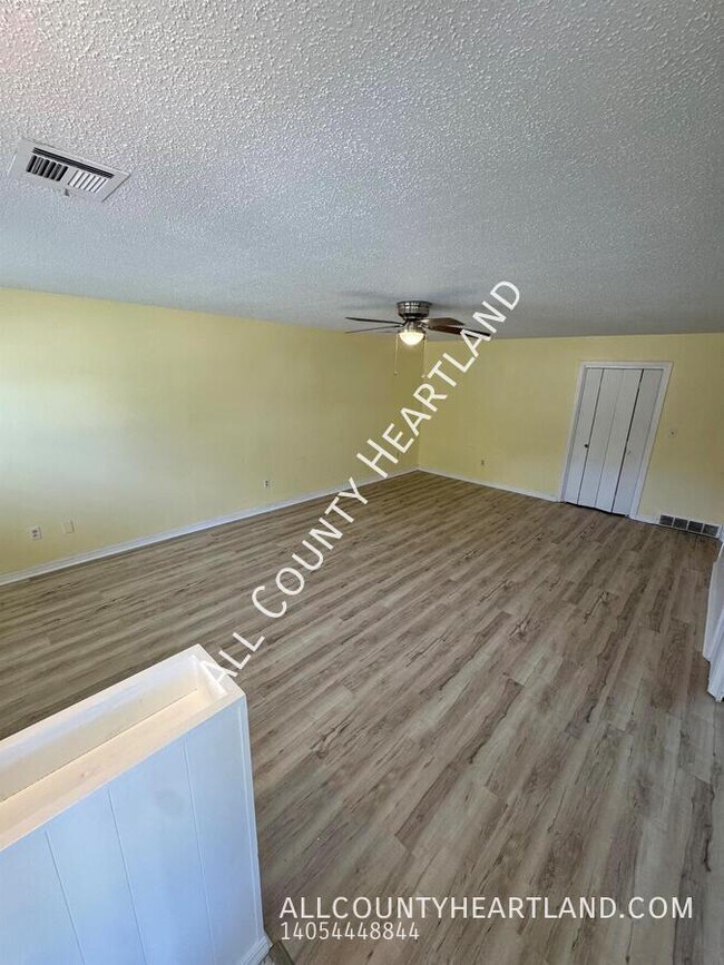 Foto del edificio - 530 N. Beard-