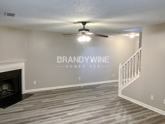 Building Photo - One month FREE RENT!!