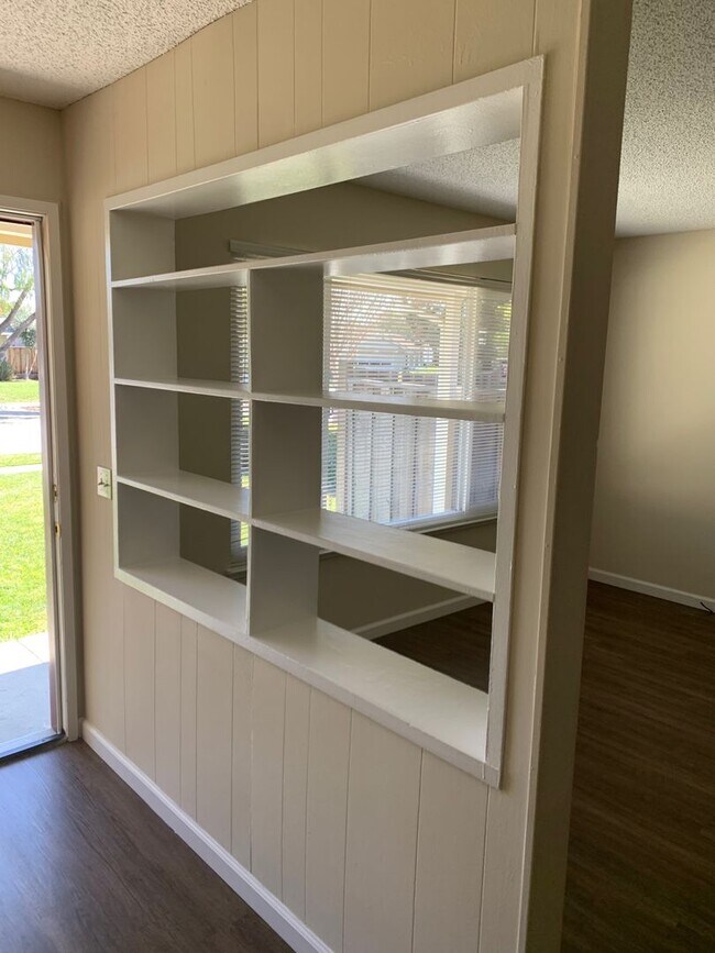 Photo - Excellent Value! Spacious Updated South Sa... House