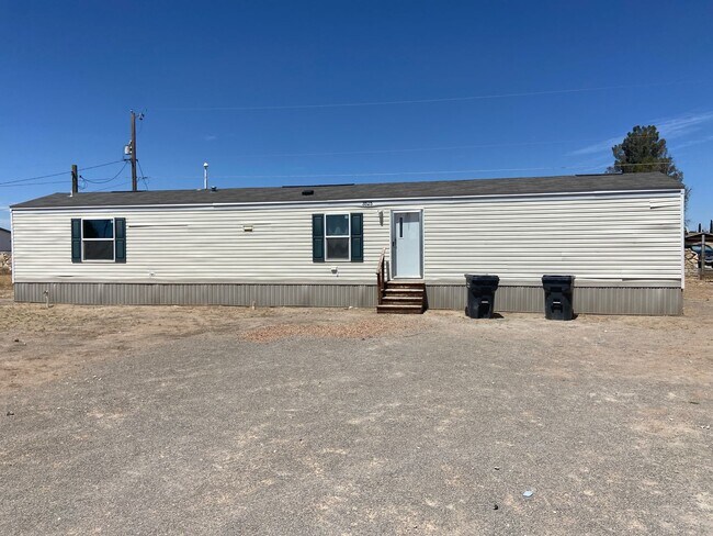 Foto del edificio - HOME FOR RENT IN THE FAR EASTSIDE