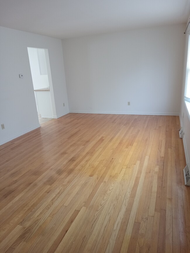 Building Photo - 34 Marriner Ave