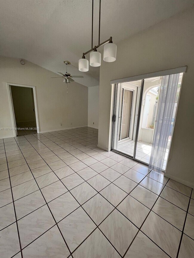 Building Photo - 1565 Springside Dr