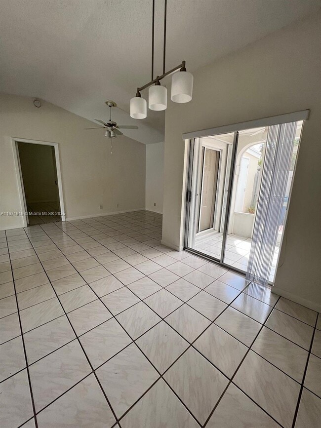 Foto del edificio - 1565 Springside Dr