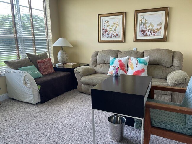 Foto del edificio - 555 Oaks Ln