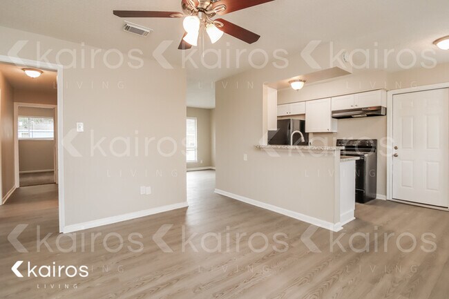 Building Photo - 304 Robbie St