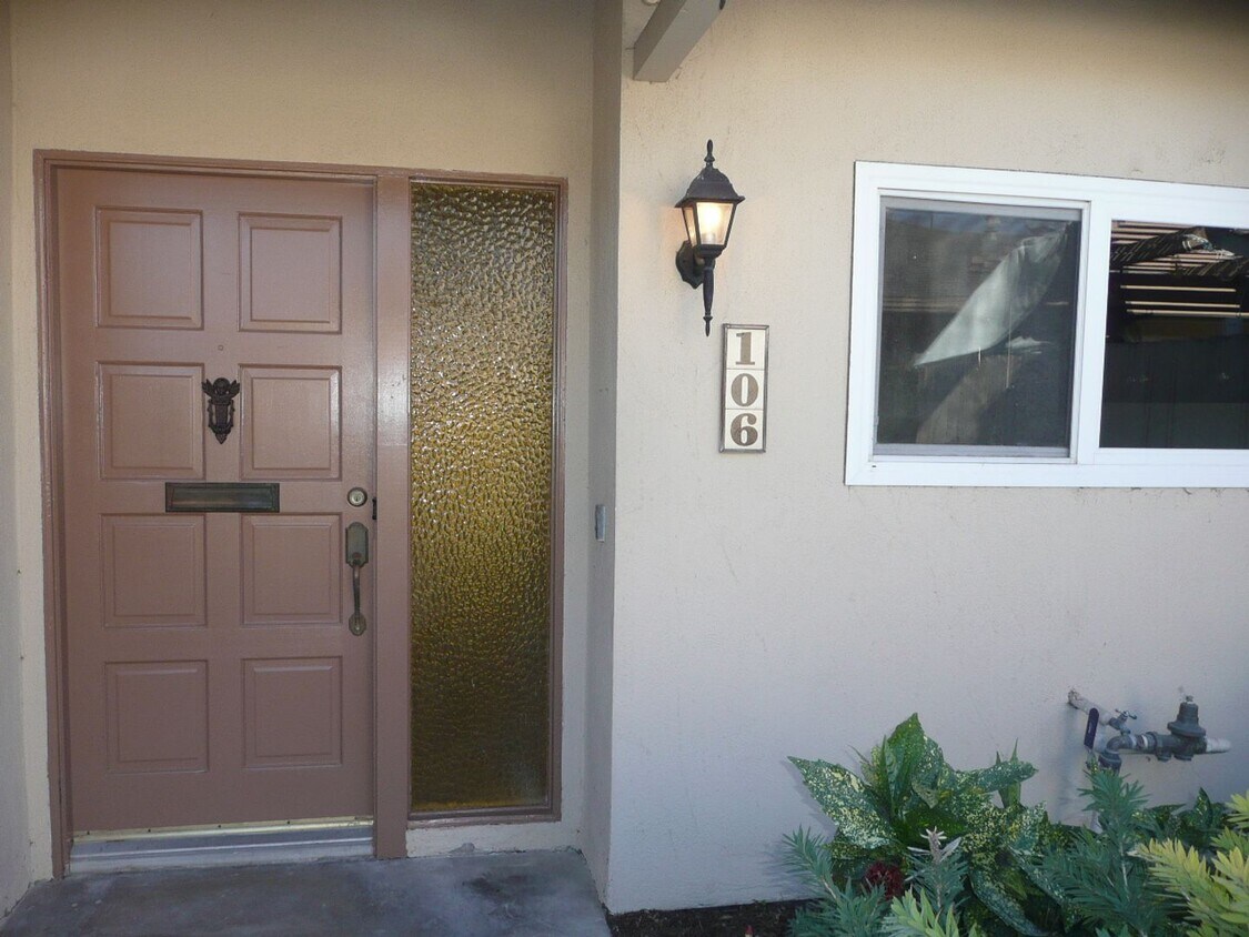 Foto principal - Great 2 bed/2bath in Tustin Villas