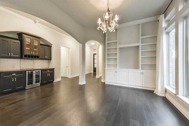Building Photo - 21825 Enchanted Rock Dr N
