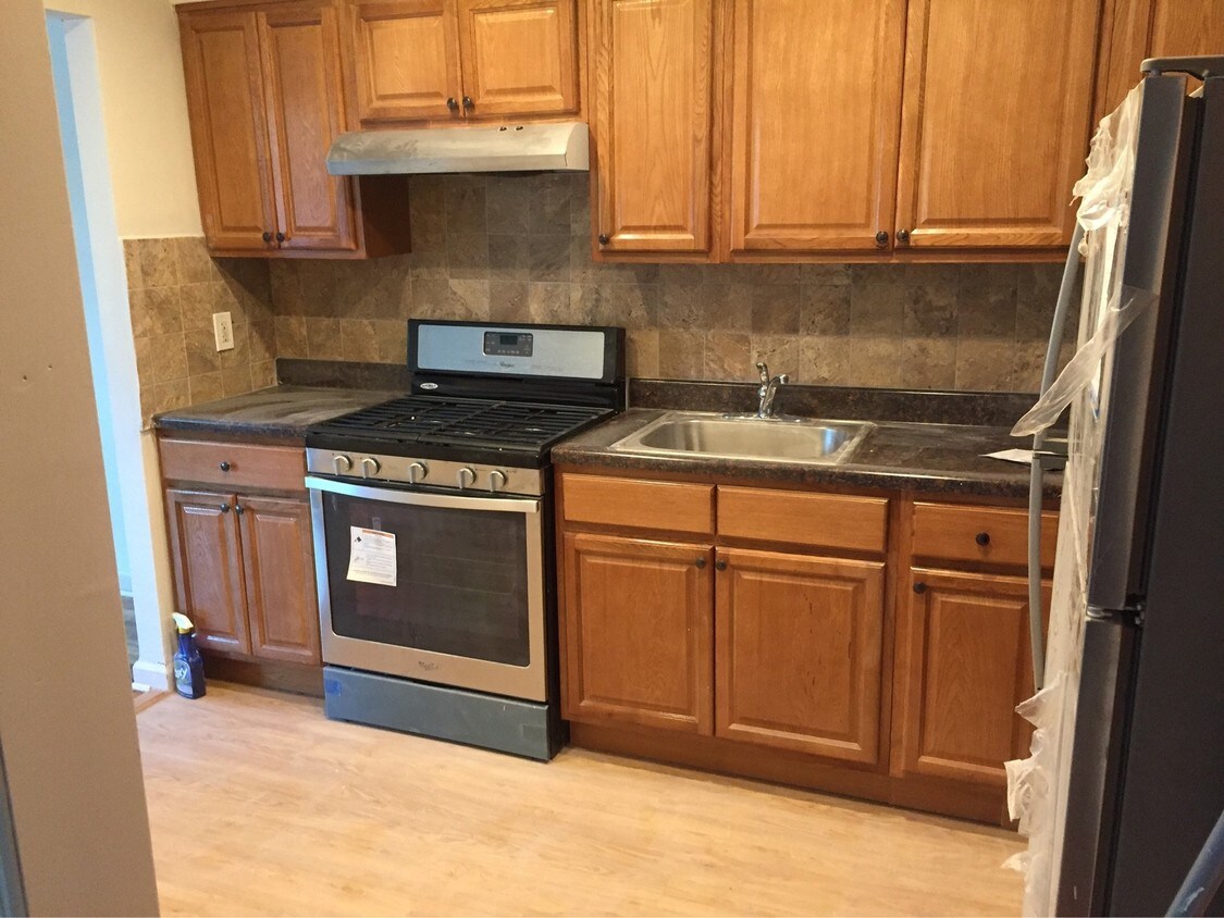 Foto principal - 42-17 68th St