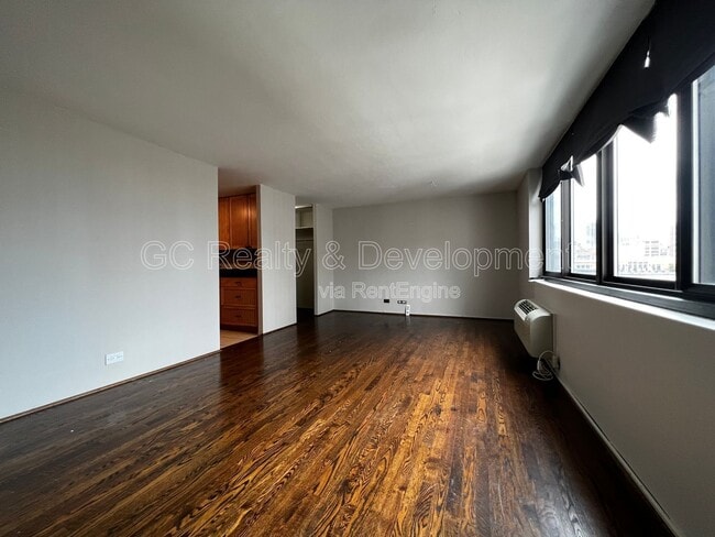 Building Photo - 1221 N Dearborn St