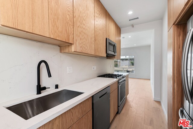 Building Photo - 978 N El Centro Ave