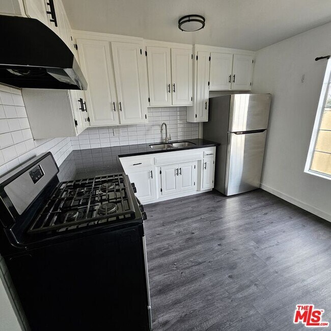 Foto del edificio - 1211 W 85th St