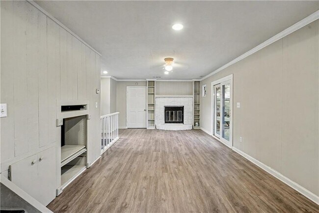 Foto del edificio - 2008 Shalimar Dr NE