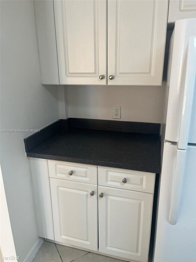 Foto del edificio - 1 br, 1 bath Condo - 9640 NW 2nd St