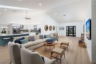 Building Photo - 339 4th Ave N