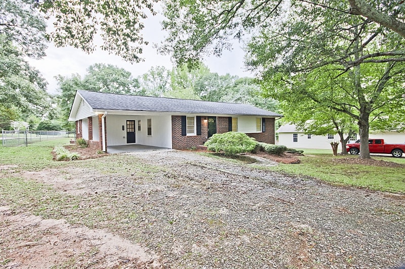 Photo - 212 Lakeshore Dr (Braselton, GA)