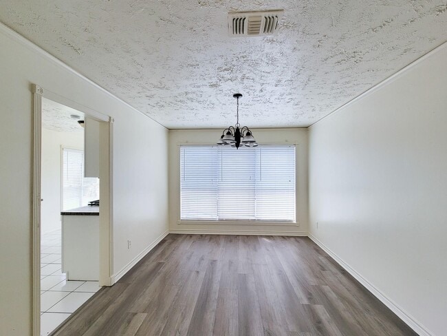 Building Photo - 2118 Creekshire Dr