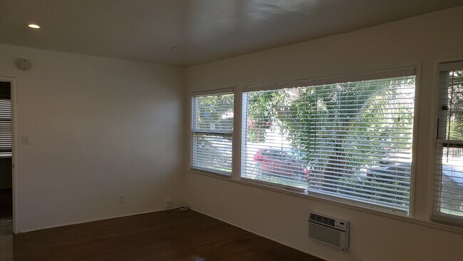 Building Photo - 1045 S Ogden Dr