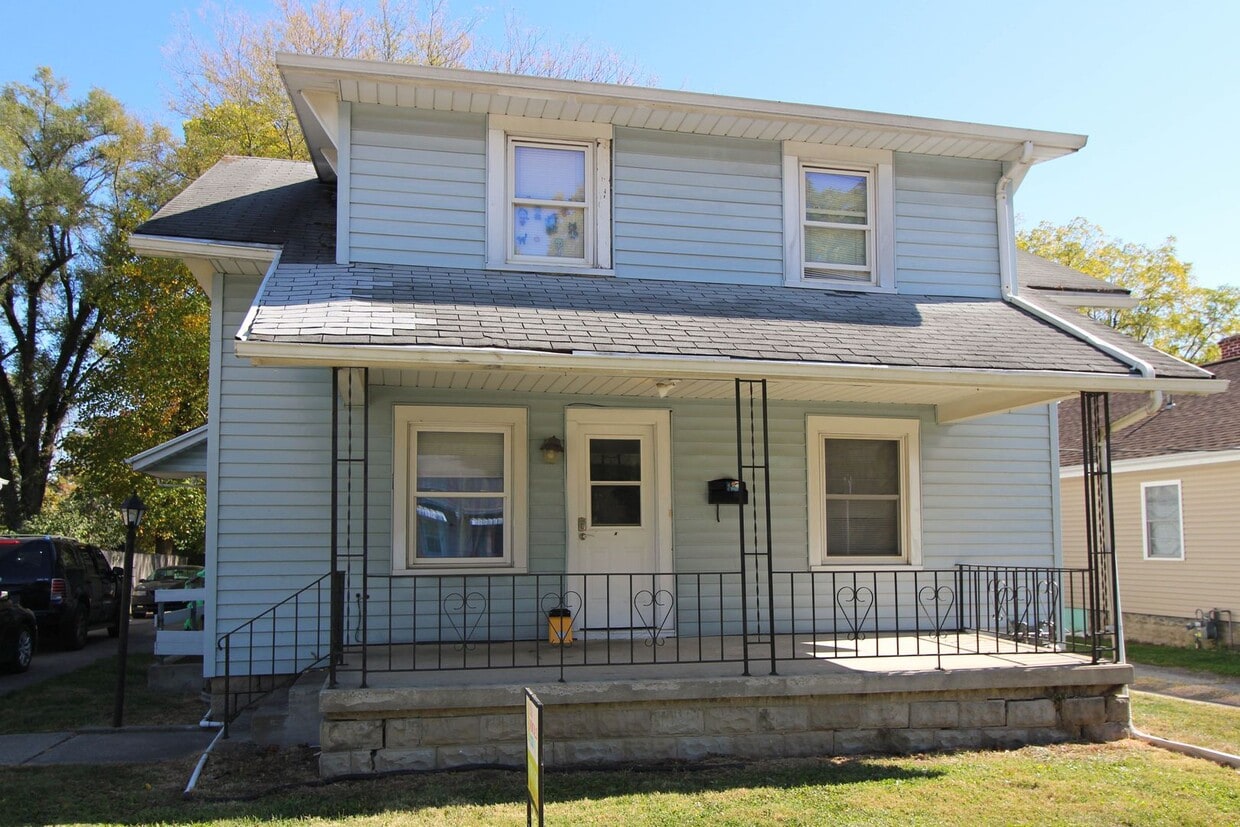 Primary Photo - 210 S Nichols Ave