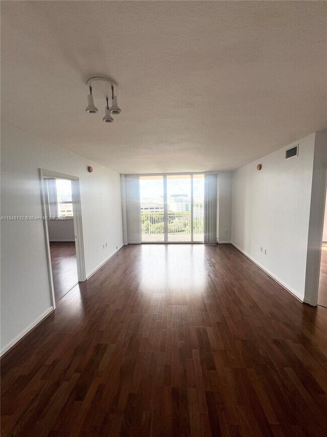 Foto del edificio - 19501 W Country Club Dr