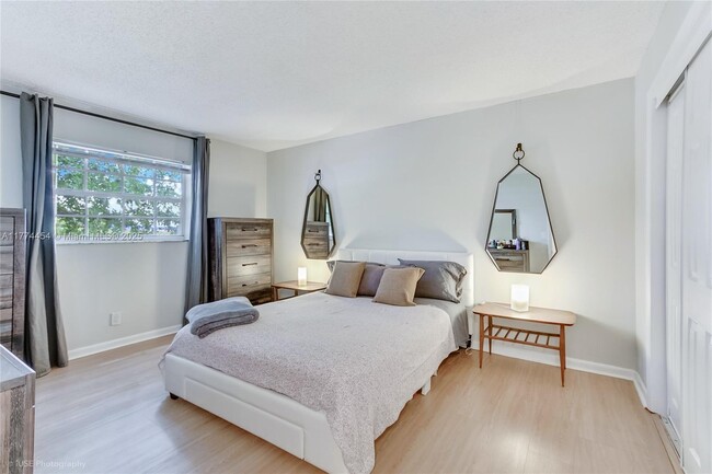 Foto del edificio - 900 NE 26th St