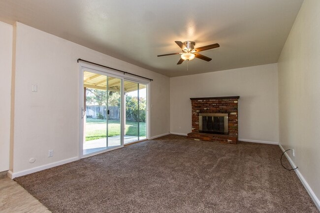 Foto del edificio - Coming soon! 3 Bedroom 2 bath in Modesto.