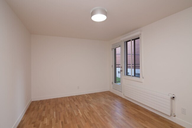 Building Photo - 4505 Dupuis Avenue