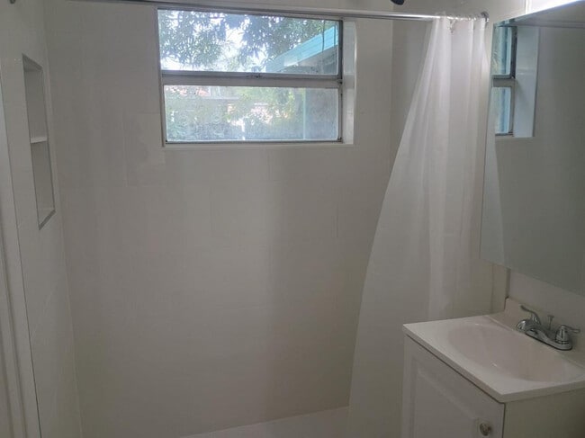 Building Photo - 2465 NE 14th Ave