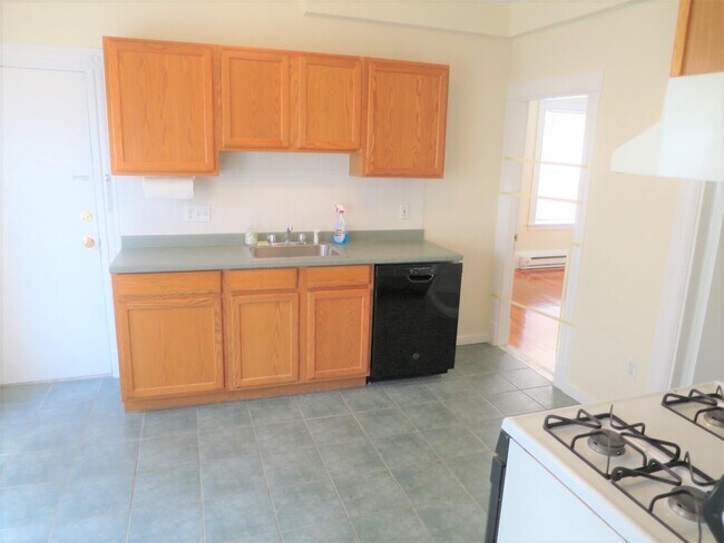 Building Photo - 324 Highland Ave