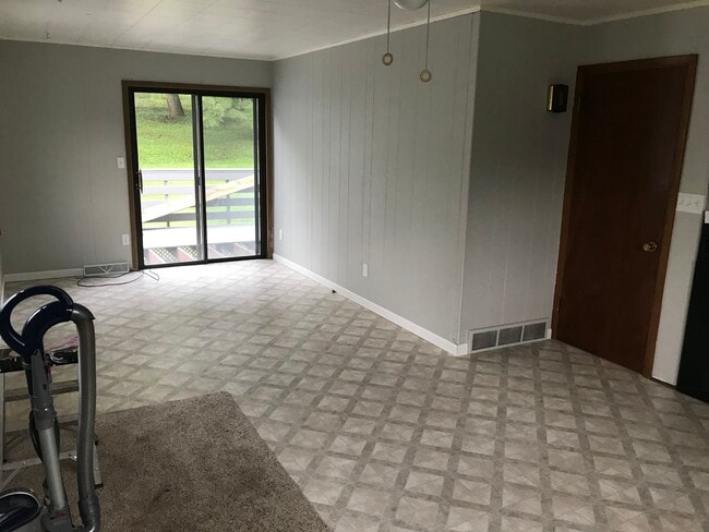 Front sitting room - 404 21st St SW