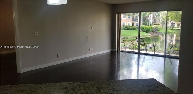 Foto del edificio - 8977 Wiles Rd