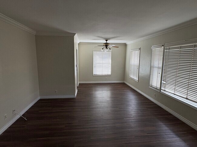 Foto del edificio - 5422 Montair Ave