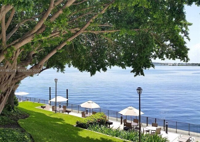 Foto del edificio - 2333 Brickell Ave