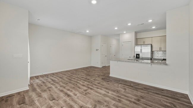 Building Photo - 153 Leo St