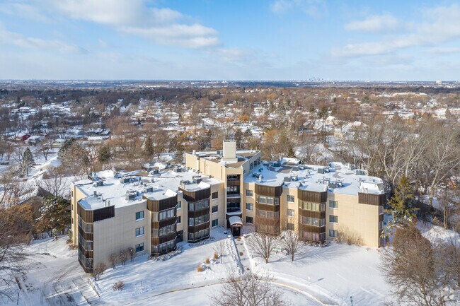 Building Photo - 111 Imperial Dr W
