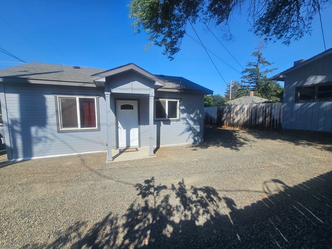 Foto principal - Brand new built house in central Ellensburg