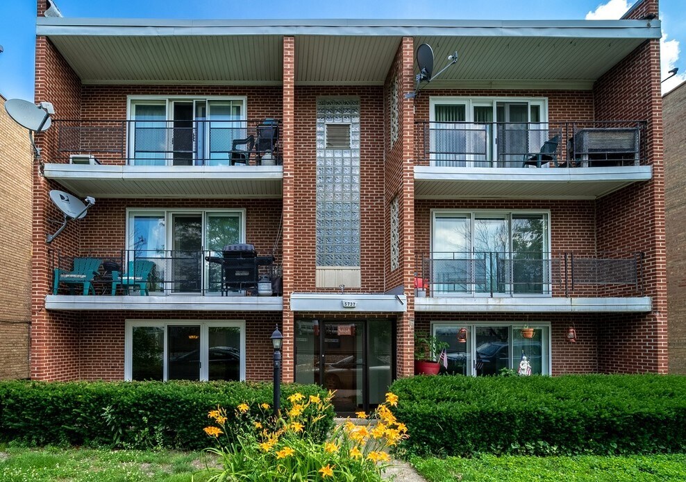 5737 SOUTH KENTON - 5737 S Kenton Ave