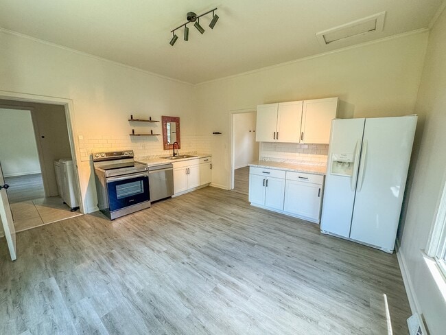 Building Photo - 21 Webb St