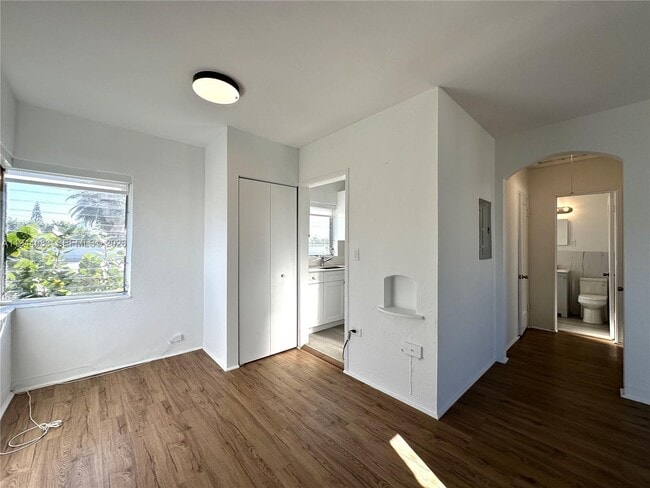 Foto del edificio - 1910 Biarritz Dr