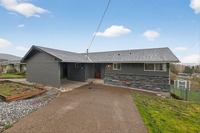 Building Photo - 2404 Bloyd St