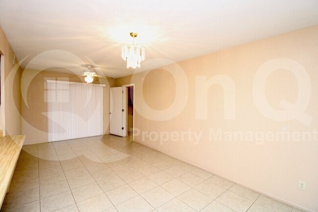 Building Photo - 1721 W Wagoner Rd
