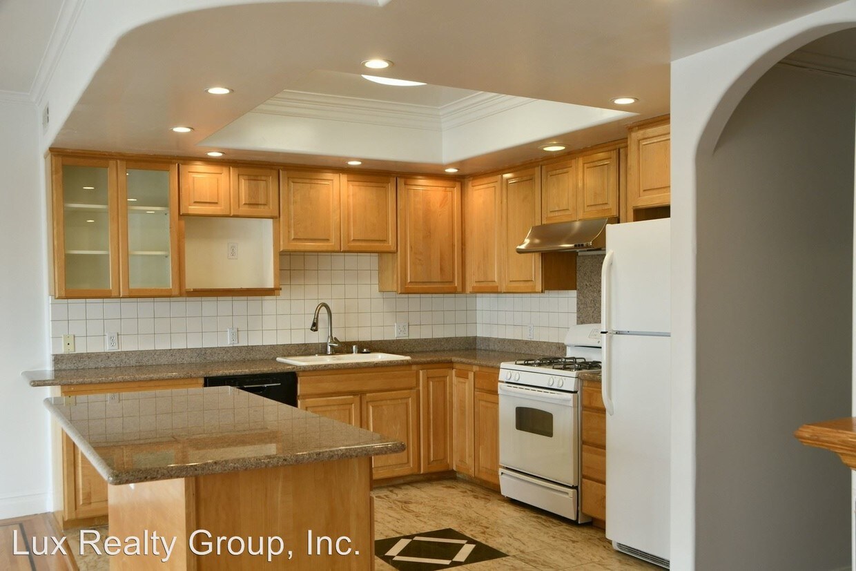 Foto principal - 3 br, 3 bath Apartment - 479 32nd Ave