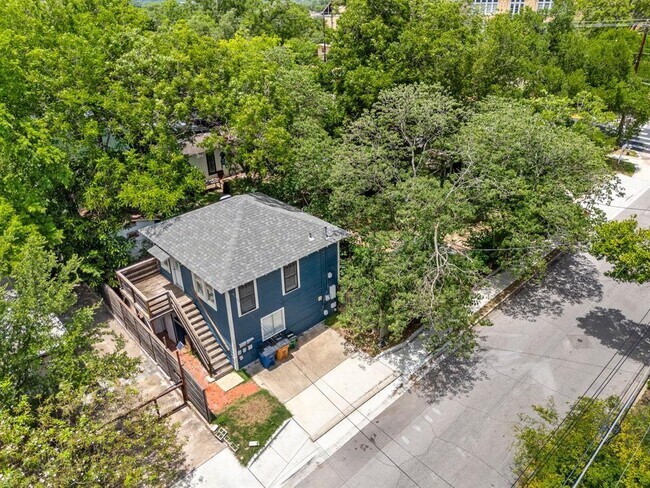 Foto del edificio - 2102 Brackenridge St