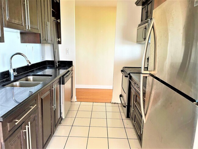 Foto del edificio - 4180 N Marine Dr