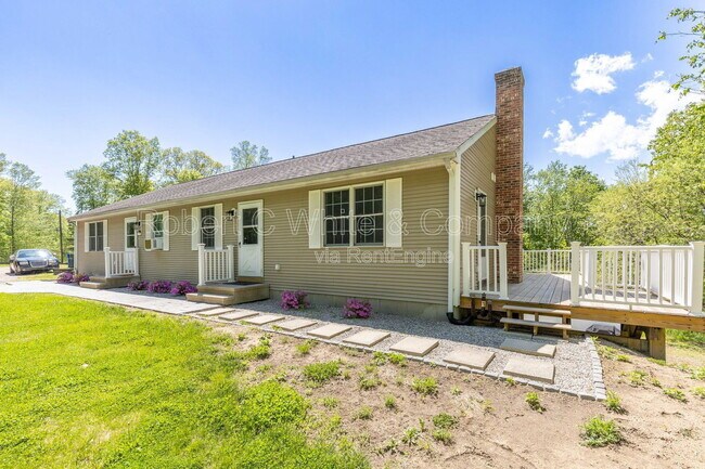 Foto del edificio - 94 Quiet Woods Rd