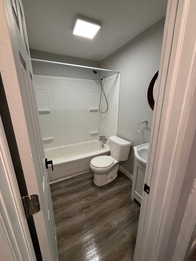 Building Photo - 30 Parkwood Dr